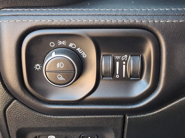 Used 2023 RAM 1500 Limited AWD/4WD image 9