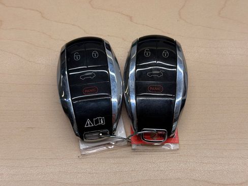 Used 2019 Bentley Bentayga AWD/4WD image 35