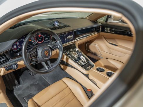 Certified 2023 Porsche Panamera image 5