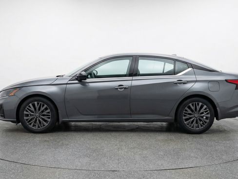 Used 2025 Nissan Altima 2.5 SV FWD image 5