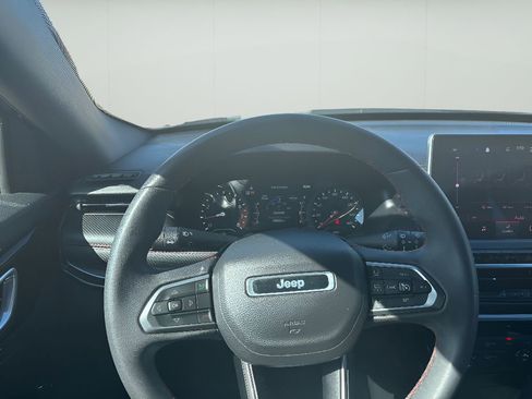 Used 2024 Jeep Compass Trailhawk image 23