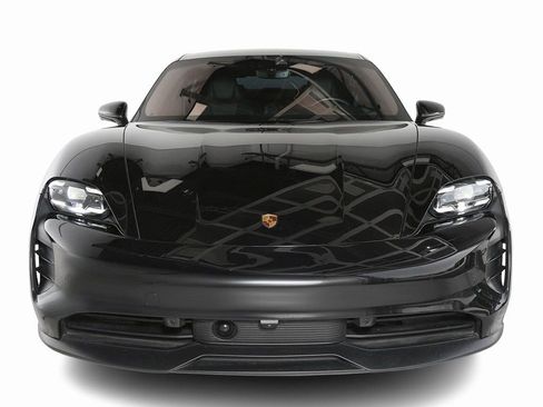 Used 2022 Porsche Taycan GTS image 2