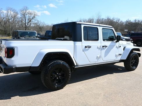 Used 2022 Jeep Gladiator Willys image 3