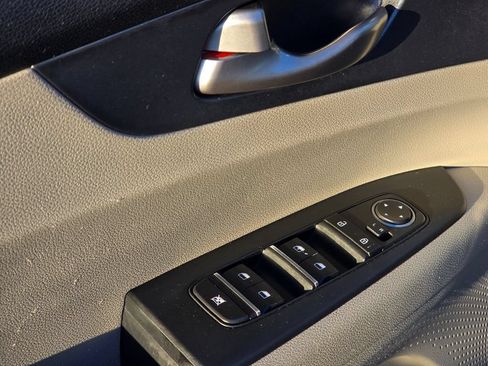 Used 2019 Kia Forte LXS FWD image 21