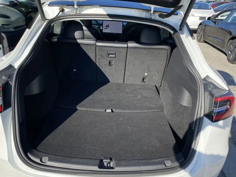Used 2021 Tesla Model Y Long Range image 8