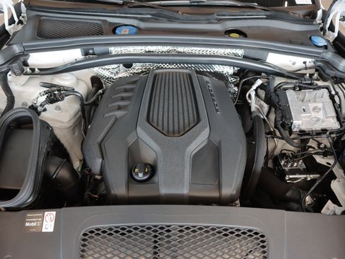 Used 2025 Porsche Macan image 25