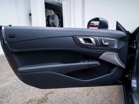 Used 2014 Mercedes-Benz SL 63 AMG image 23