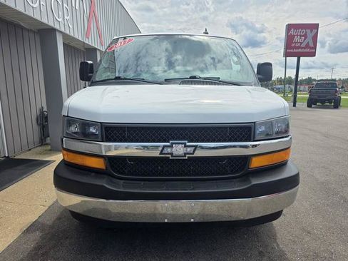Used 2017 Chevrolet Express 3500 RWD image 3