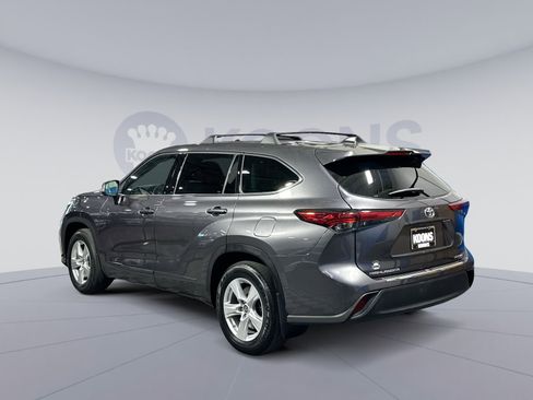 Used 2022 Toyota Highlander LE image 4