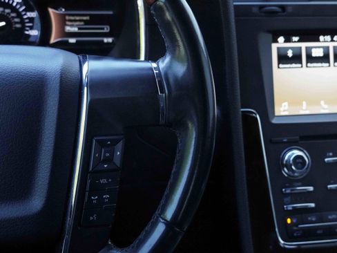 Used 2017 Lincoln Navigator Select image 22