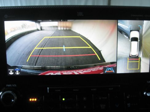 Used 2020 Toyota Highlander Platinum image 23