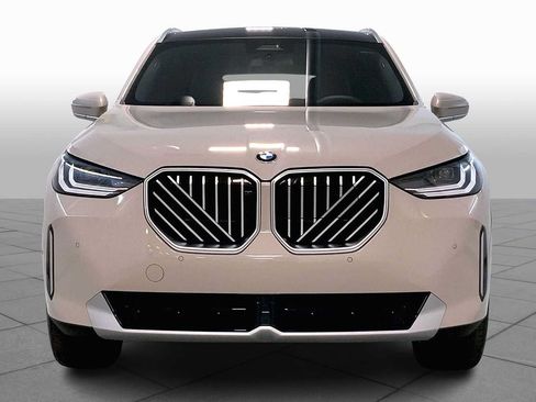 Used 2025 BMW X3 xDrive30i w/ Premium Package AWD/4WD image 3