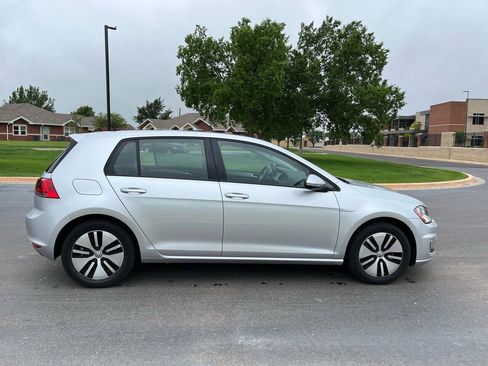 Used 2016 Volkswagen e-Golf SE w/ DC Fast Charging Package FWD image 7