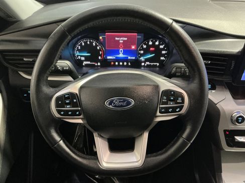 Used 2023 Ford Explorer XLT AWD/4WD image 17