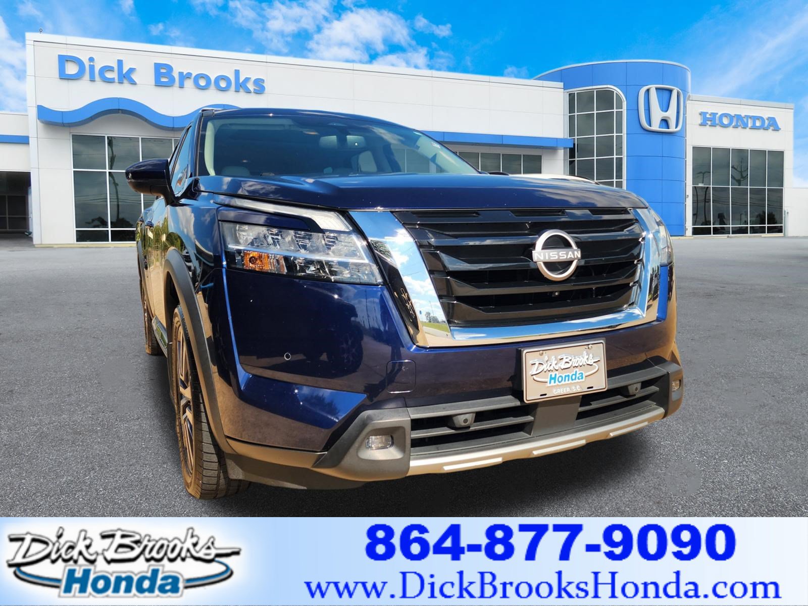 Used 2022 Nissan Pathfinder Platinum w/ Cargo Package AWD/4WD image 1
