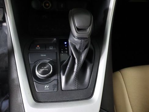 Used 2022 Toyota RAV4 LE AWD/4WD image 41
