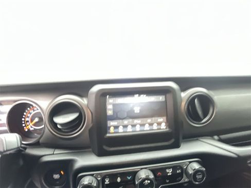 Used 2022 Jeep Gladiator Willys image 16