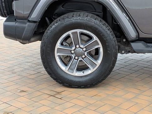 Used 2018 Jeep Wrangler Unlimited Sahara image 10