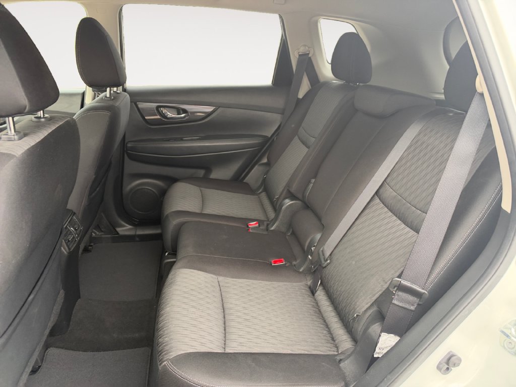 Used 2018 Nissan Rogue SV w/ Sun & Sound Touring Package AWD/4WD image 13