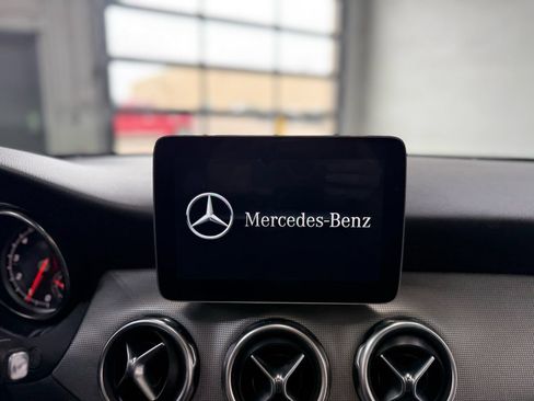 Used 2019 Mercedes-Benz GLA 250 4MATIC image 21