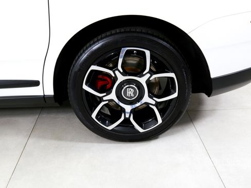 Used 2021 Rolls-Royce Cullinan Black Badge image 43