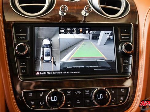 Used 2017 Bentley Bentayga image 78