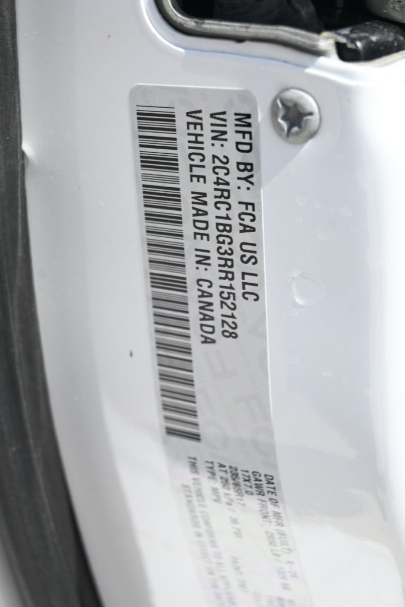 Used 2024 Chrysler Pacifica Touring-L FWD image 35