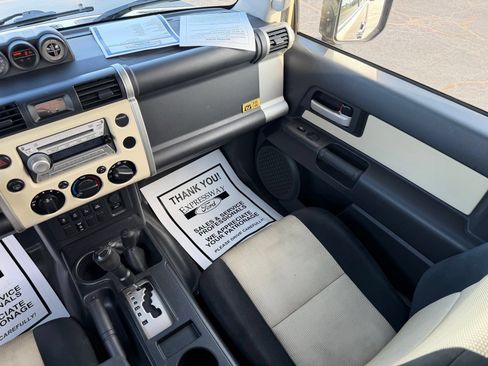 Used 2010 Toyota FJ Cruiser 4WD image 17