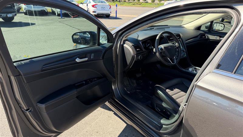 Used 2018 Ford Fusion SE w/ Equipment Group 201A FWD image 20