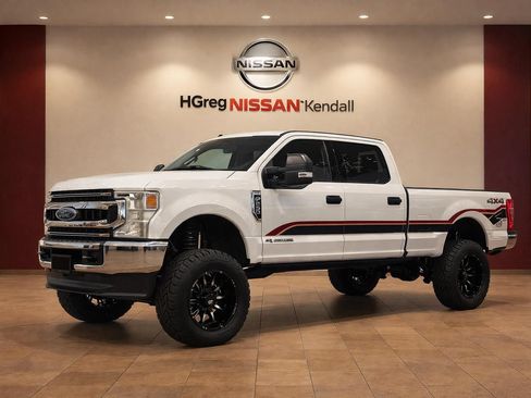 Used 2020 Ford F250 XLT AWD/4WD image 2