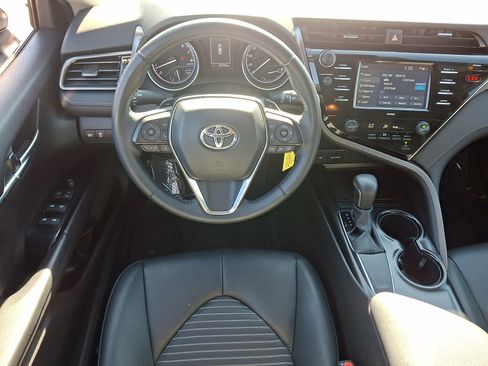 Used 2020 Toyota Camry SE image 12