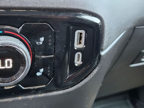 Used 2024 Chevrolet Silverado 1500 LT AWD/4WD image 33