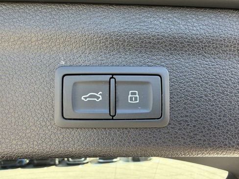 Used 2020 Audi Q3 2.0T Premium w/ Convenience Package image 33