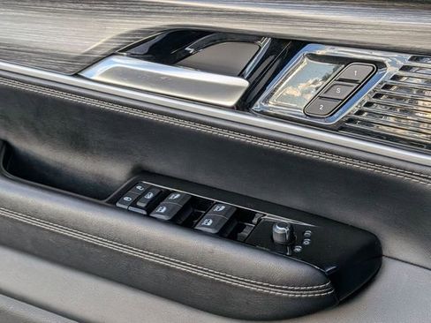 Used 2024 Jeep Wagoneer Series II w/ Flexible Seating Group image 14