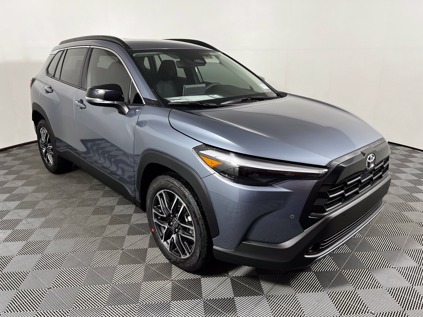 Used 2026 Toyota Corolla Cross XLE AWD/4WD image 3