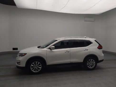 Used 2017 Nissan Rogue SV image 2