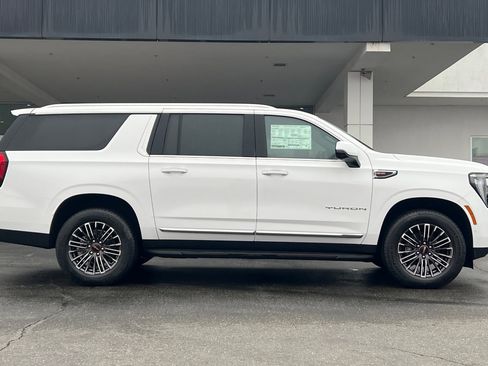 New 2026 GMC Yukon XL Elevation w/ Elevation Premium Package image 4