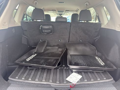 Certified 2025 Nissan Rogue SV image 35