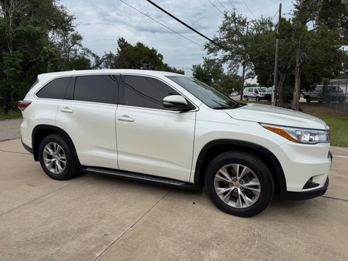 Used 2015 Toyota Highlander Plus FWD image 12