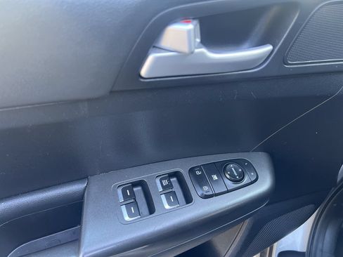 Used 2021 Kia Sportage LX FWD image 11