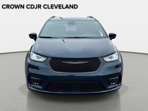 Used 2025 Chrysler Pacifica Limited FWD image 10