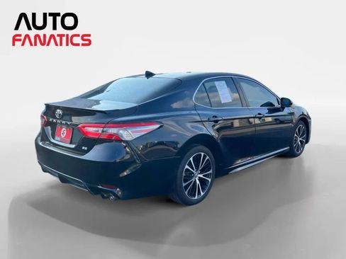 Used 2019 Toyota Camry SE w/ Convenience Package FWD image 5
