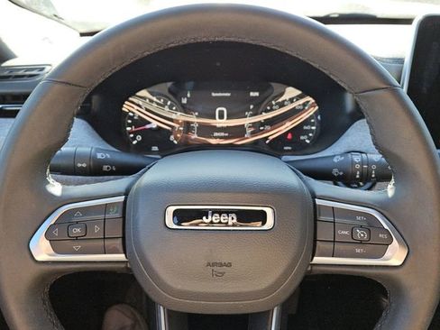 Used 2025 Jeep Compass Latitude AWD/4WD image 21