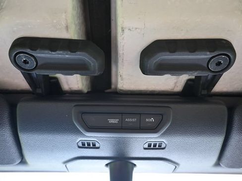 Used 2019 Jeep Wrangler Unlimited Sahara AWD/4WD image 35