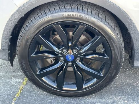 Used 2016 Ford Escape SE w/ Equipment Group 201A FWD image 9
