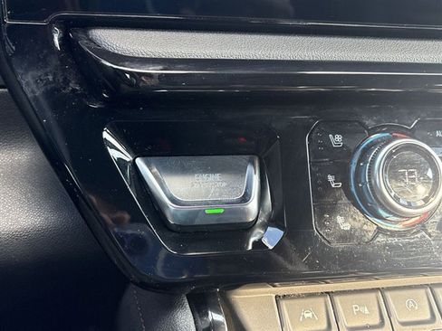 Used 2024 GMC Sierra 1500 AT4 w/ Technology Package image 17