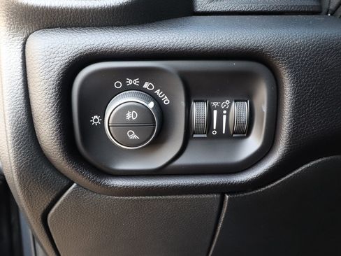 Used 2025 RAM 2500 Laramie AWD/4WD image 14