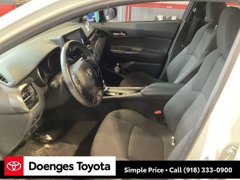 Used 2018 Toyota C-HR XLE image 13