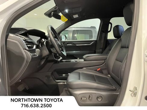 Used 2024 GMC Acadia Elevation image 6