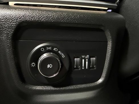Used 2024 Jeep Grand Cherokee Limited AWD/4WD image 8